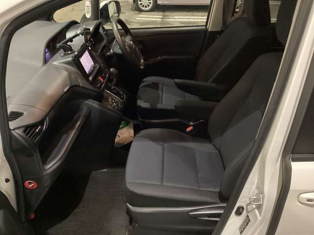 TOYOTA NOAH 4WD 2016