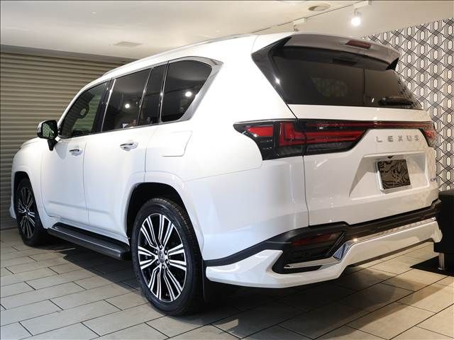 TOYOTA LEXUS LX600 2023