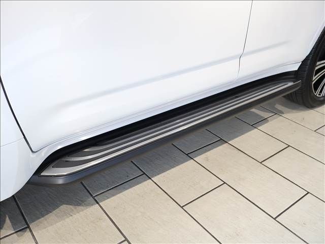 TOYOTA LEXUS LX600 2023