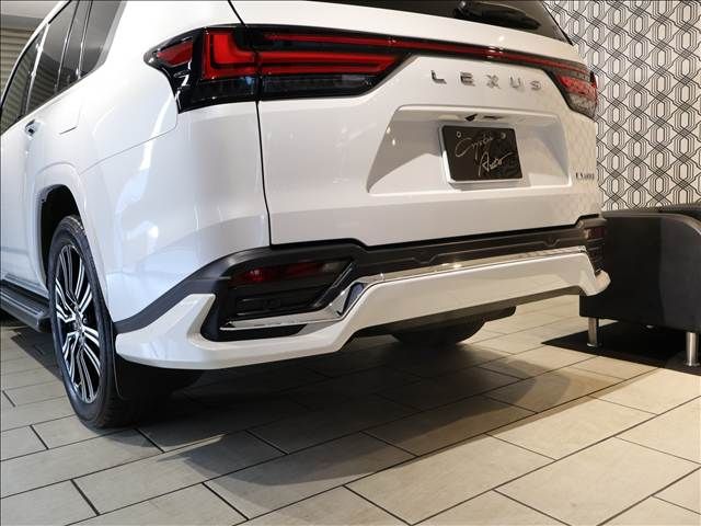 TOYOTA LEXUS LX600 2023