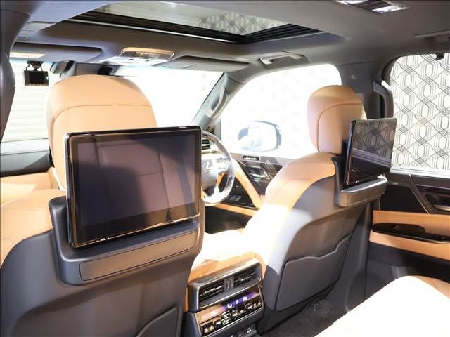 TOYOTA LEXUS LX600 2023