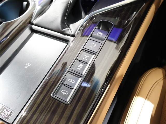 TOYOTA LEXUS LX600 2023