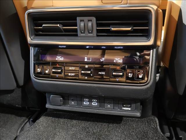 TOYOTA LEXUS LX600 2023