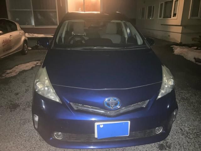 TOYOTA PRIUS Alpha 2013