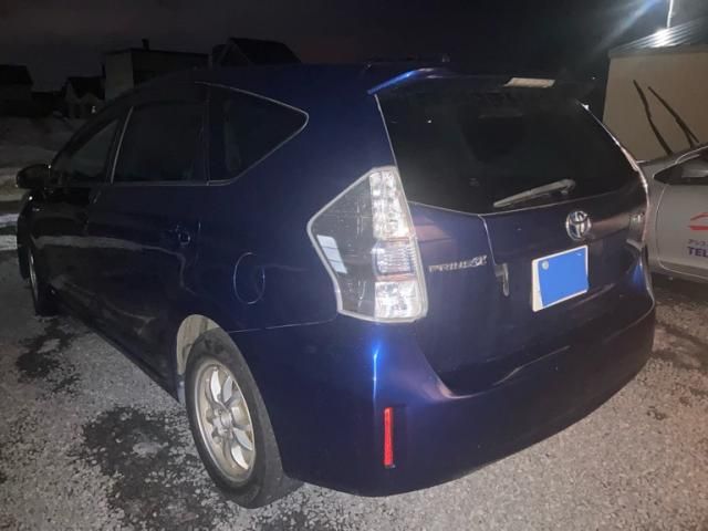 TOYOTA PRIUS Alpha 2013