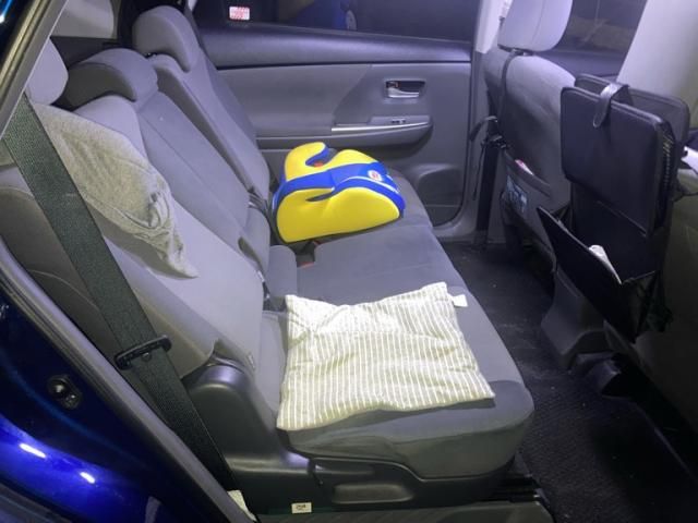 TOYOTA PRIUS Alpha 2013