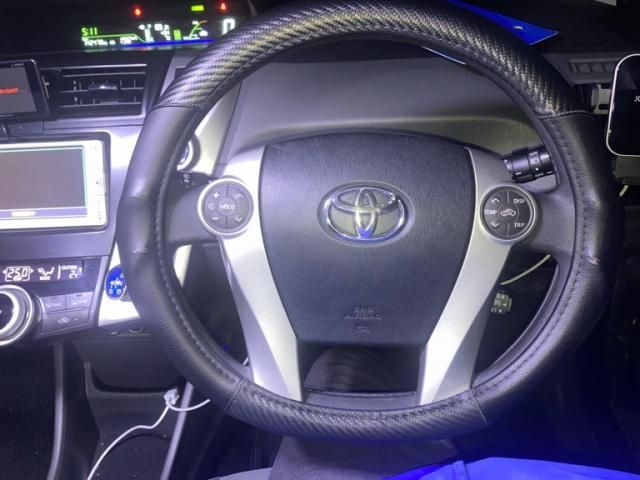 TOYOTA PRIUS Alpha 2013