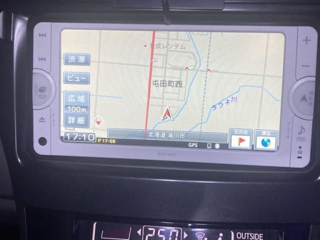 TOYOTA PRIUS Alpha 2013