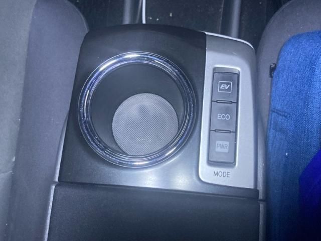 TOYOTA PRIUS Alpha 2013