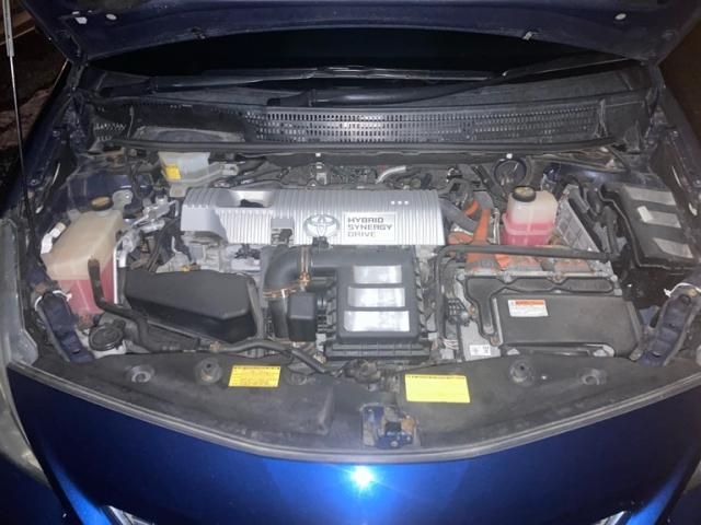 TOYOTA PRIUS Alpha 2013