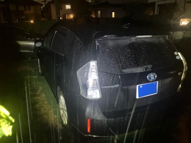 TOYOTA PRIUS Alpha 2012