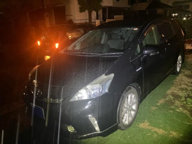 TOYOTA PRIUS Alpha 2012