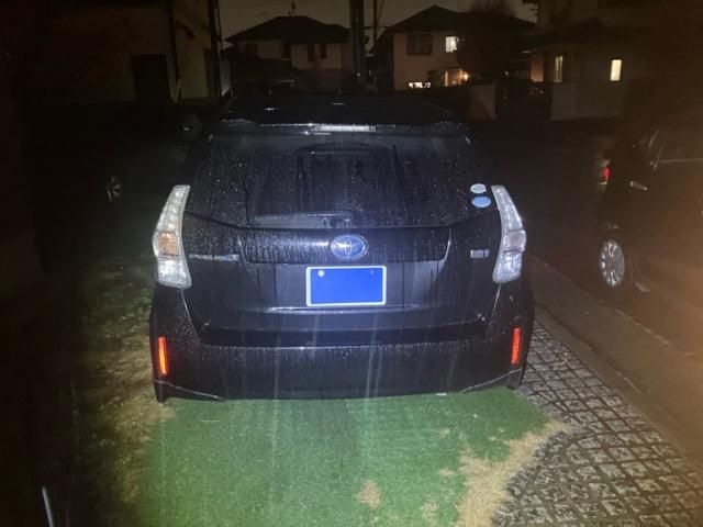 TOYOTA PRIUS Alpha 2012