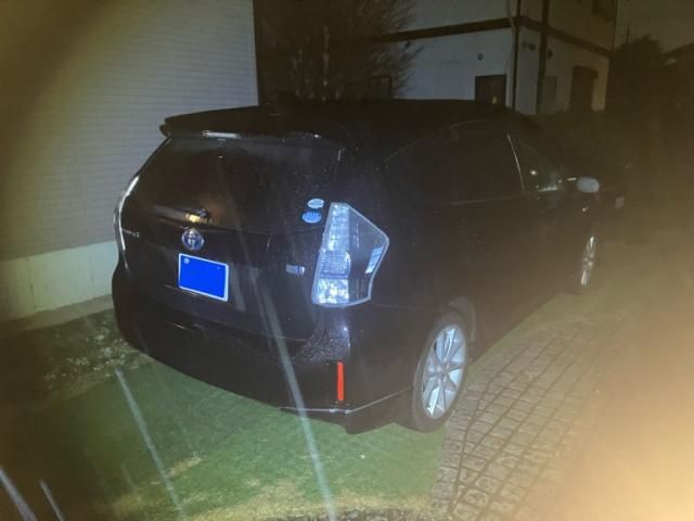 TOYOTA PRIUS Alpha 2012