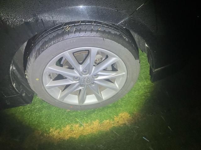 TOYOTA PRIUS Alpha 2012