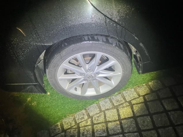 TOYOTA PRIUS Alpha 2012