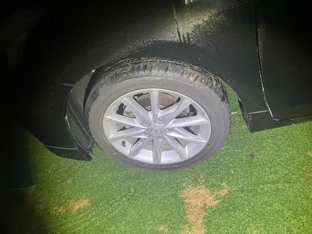 TOYOTA PRIUS Alpha 2012