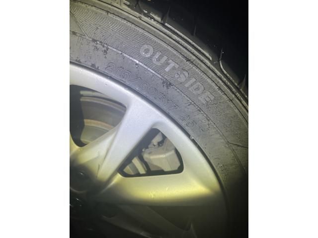 TOYOTA PRIUS Alpha 2012