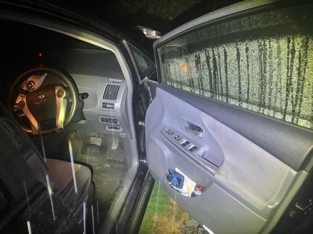 TOYOTA PRIUS Alpha 2012