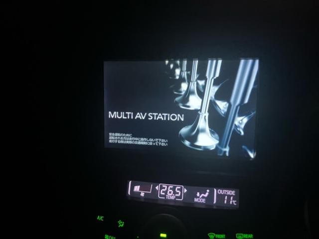 TOYOTA PRIUS Alpha 2012