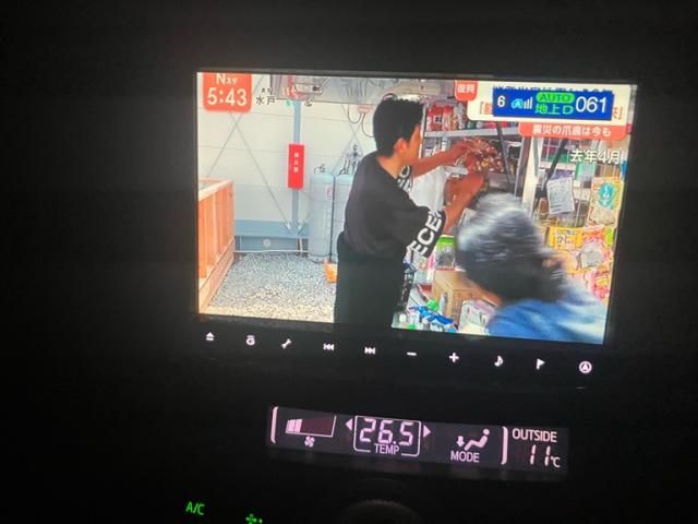 TOYOTA PRIUS Alpha 2012