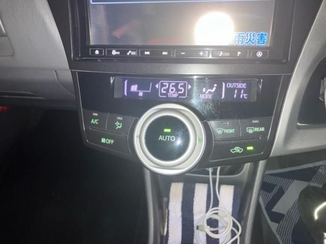 TOYOTA PRIUS Alpha 2012