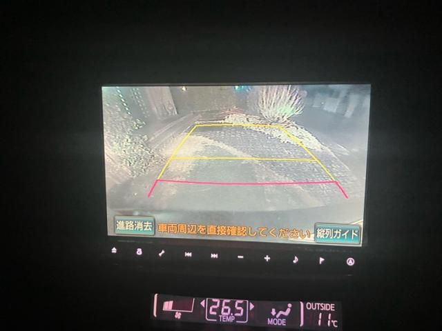 TOYOTA PRIUS Alpha 2012