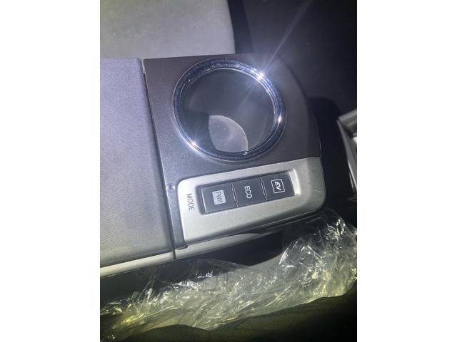 TOYOTA PRIUS Alpha 2012