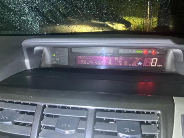 TOYOTA PRIUS Alpha 2012