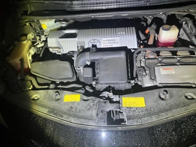 TOYOTA PRIUS Alpha 2012