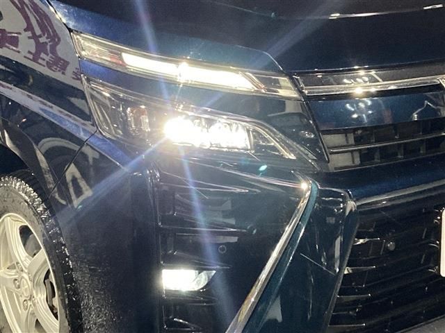 TOYOTA VOXY 4WD 2019