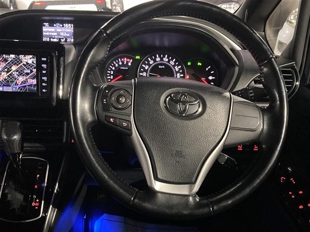TOYOTA VOXY 4WD 2019