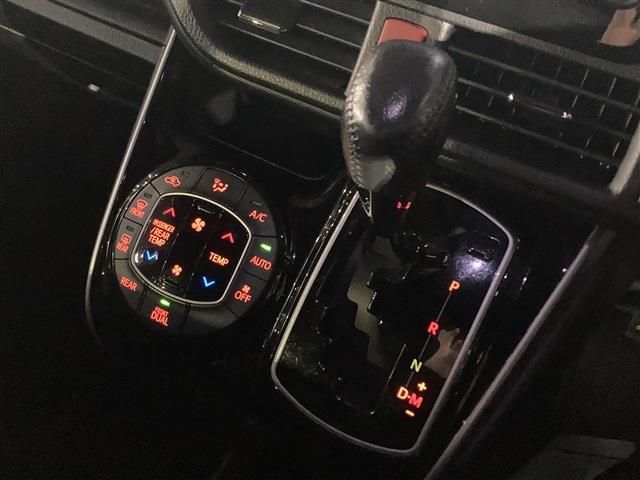 TOYOTA VOXY 4WD 2019