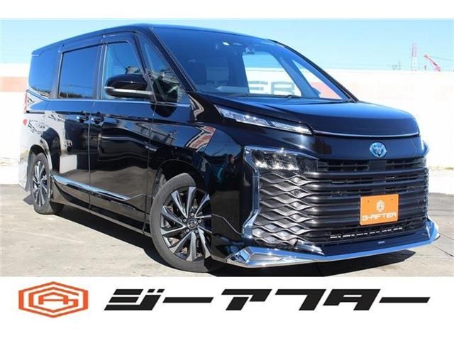 TOYOTA VOXY HYBRID 2023