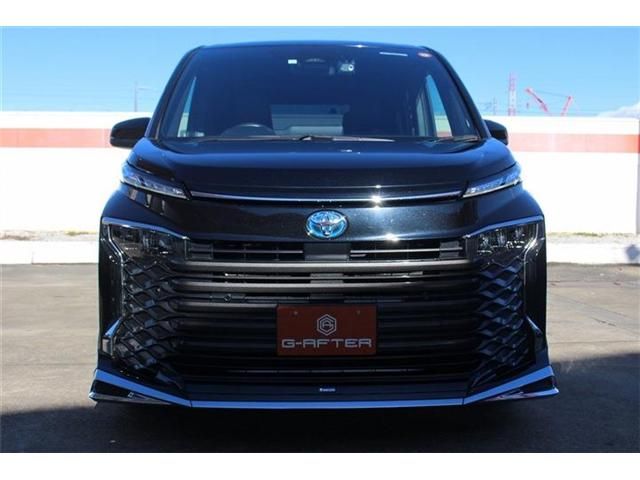 TOYOTA VOXY HYBRID 2023