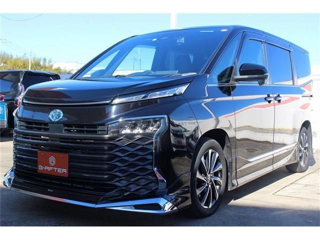 TOYOTA VOXY HYBRID 2023