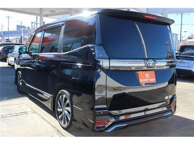 TOYOTA VOXY HYBRID 2023