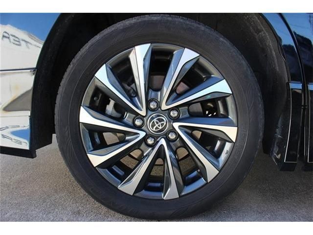 TOYOTA VOXY HYBRID 2023