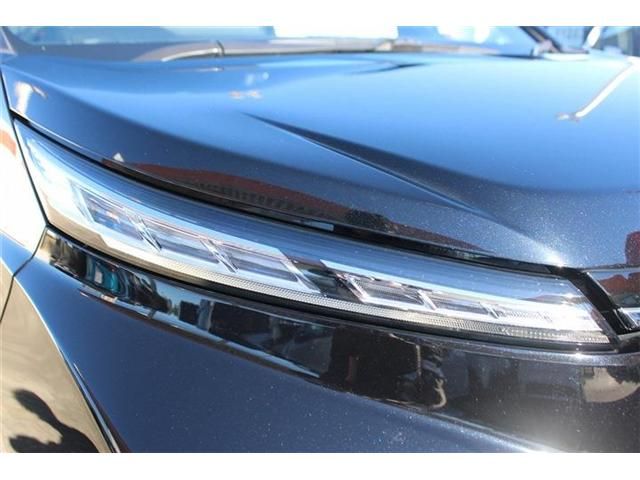 TOYOTA VOXY HYBRID 2023