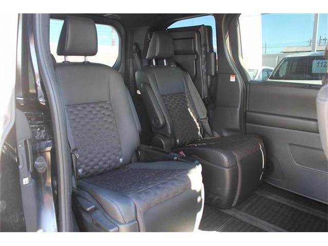 TOYOTA VOXY HYBRID 2023