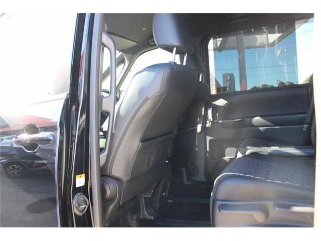 TOYOTA VOXY HYBRID 2023