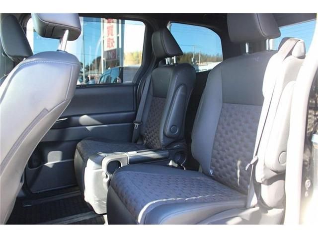 TOYOTA VOXY HYBRID 2023