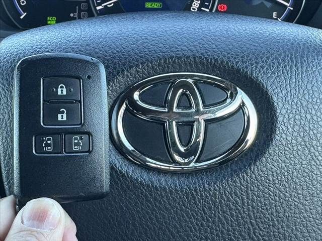 TOYOTA ESQUIRE HYBRID 2019