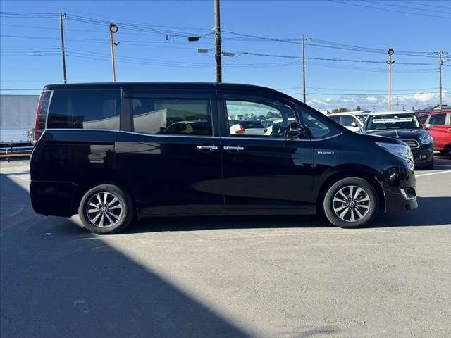 TOYOTA ESQUIRE HYBRID 2019