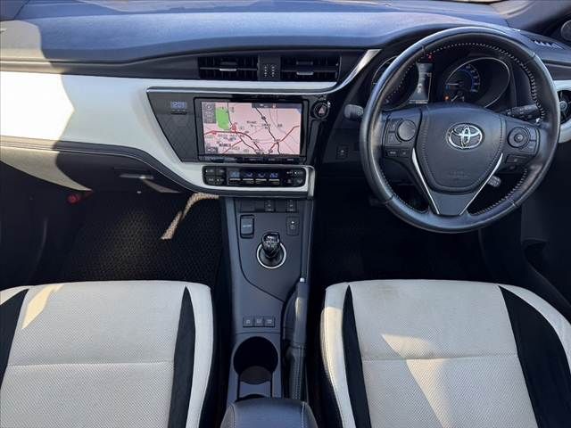 TOYOTA AURIS HYBRID 2016