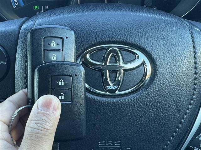 TOYOTA AURIS HYBRID 2016