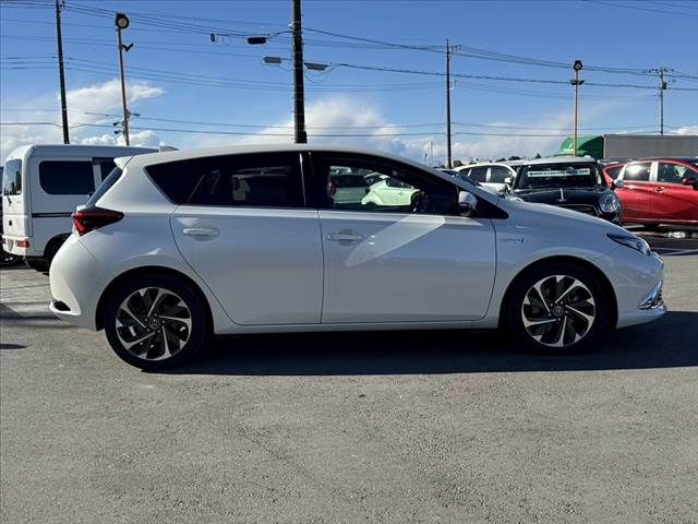 TOYOTA AURIS HYBRID 2016