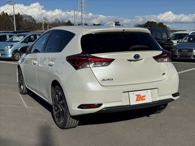 TOYOTA AURIS HYBRID 2016