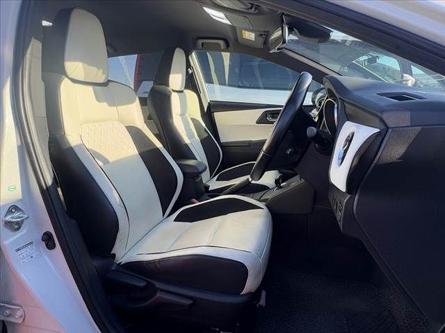 TOYOTA AURIS HYBRID 2016