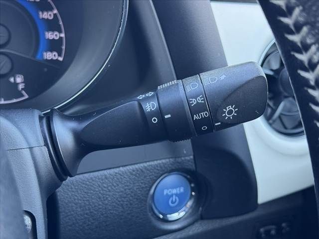 TOYOTA AURIS HYBRID 2016